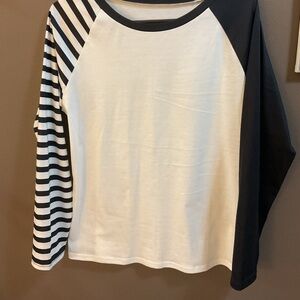 Woman’s long sleeve shirt like brand new lightweight cute sophisticated nwot